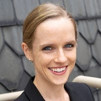 Head shot of Anna Grummon