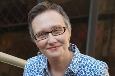Head shot of Beth Truesdale