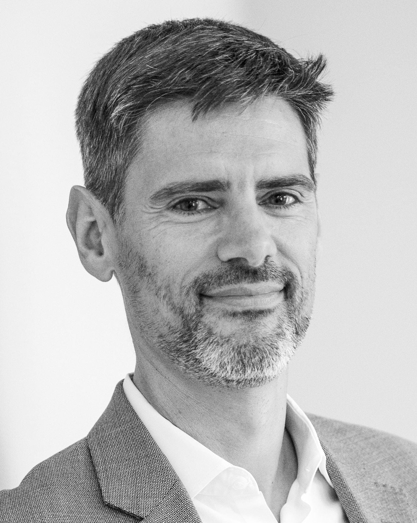 Head shot of Miguel Hernan